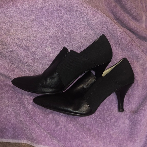 Comfortable Black Leather Sophisticated ankle booties 1920 pointed kitten heels - Picture 3 of 13